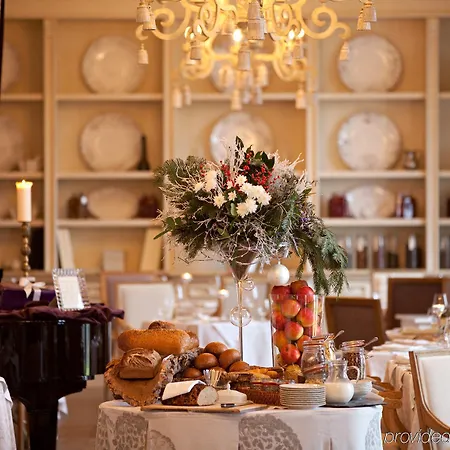 Chateau Hotel 5*