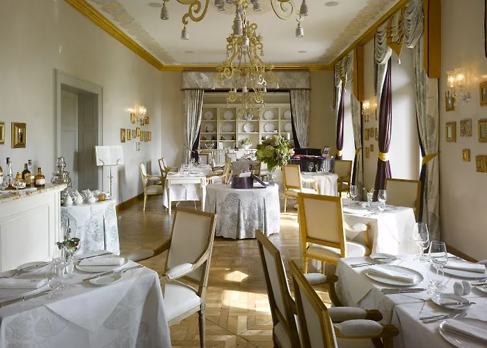 Chateau فندق Mcely