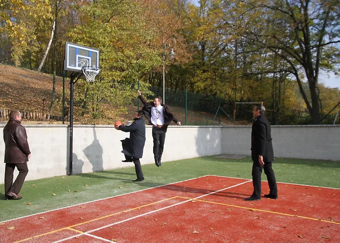 Chateau فندق Mcely